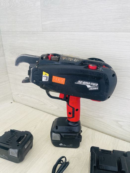 Max RB 398 S masina de legat fier profesionala