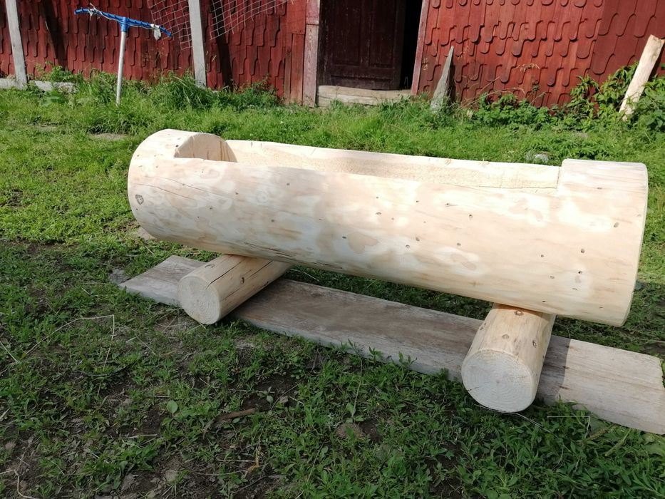 Jardiniera din bustean