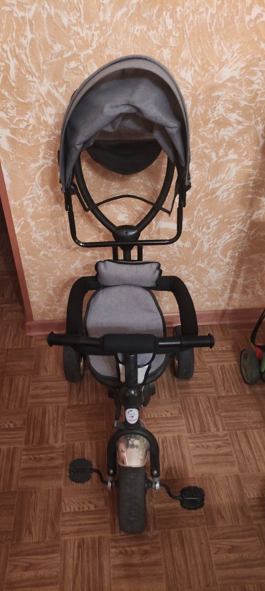 Велосипед, коляска, детский стул.