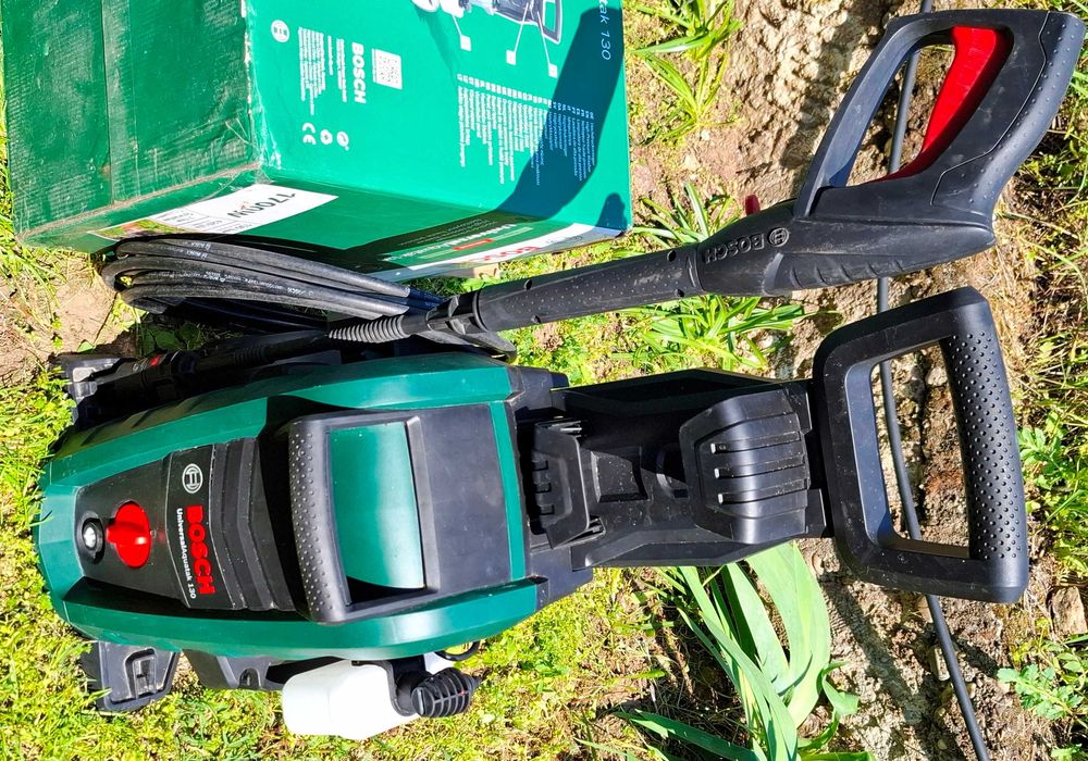 Водоструйка Universal Aquatak 130 BOSCH