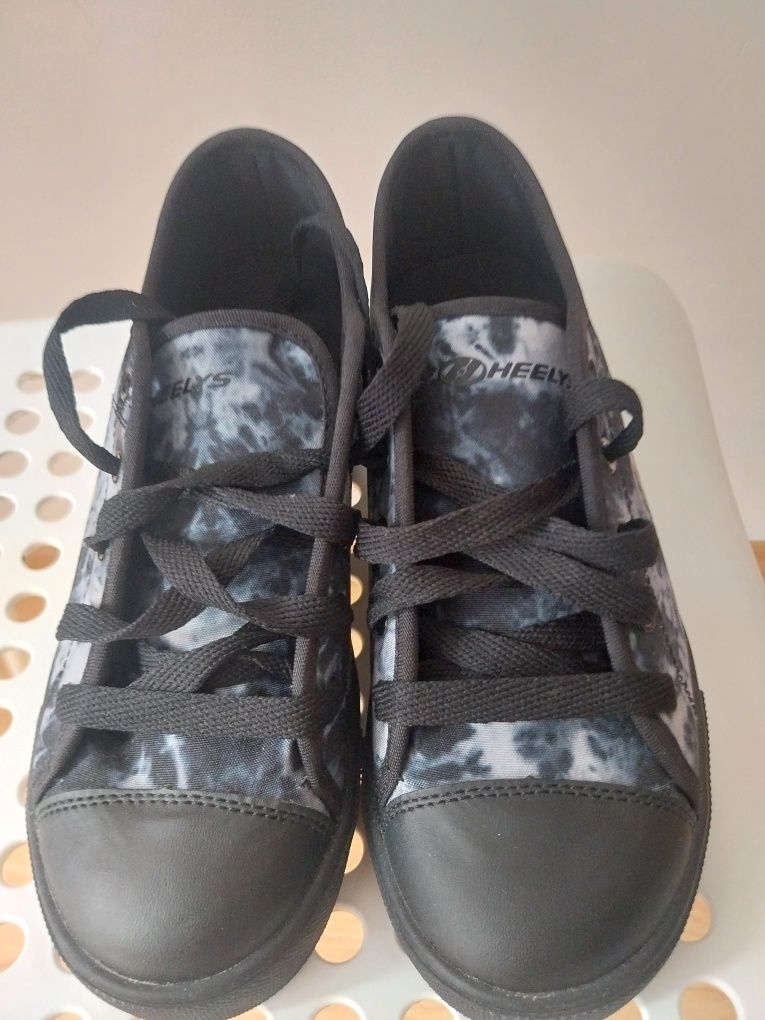 Pantofi  cu rotile
