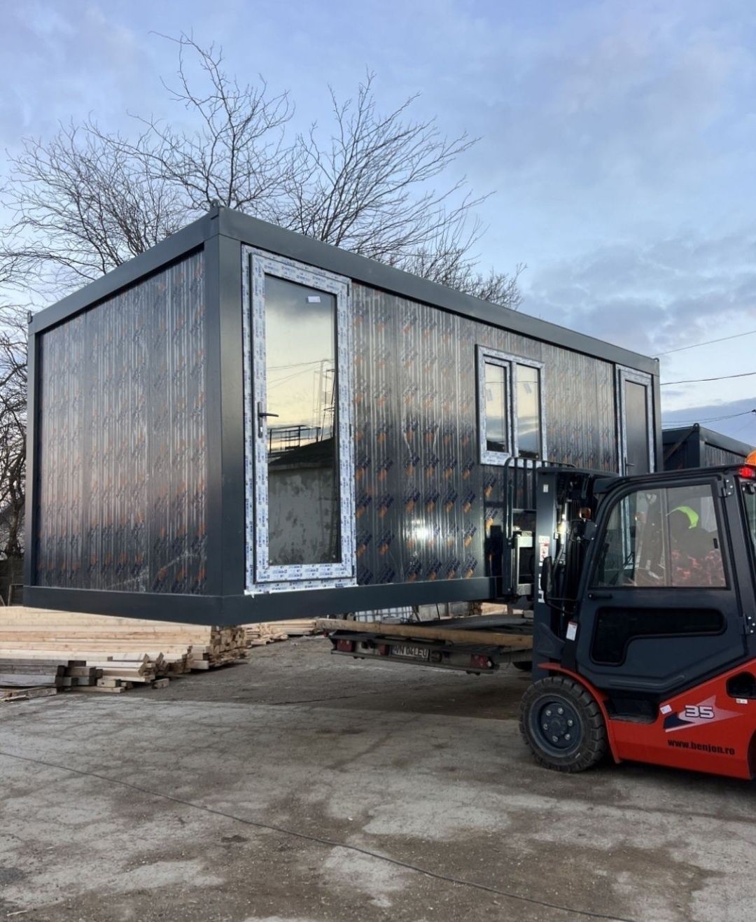 Vând containere modulare diferite dimensiuni