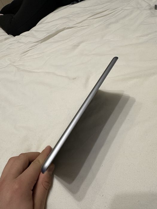 Продавам iPad mini wi-fi+ cellular 16gb Space Gray