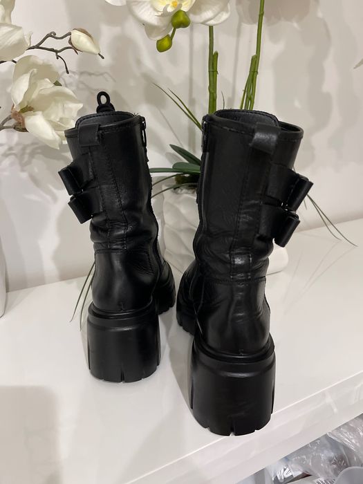 Bocanci damă îl passo