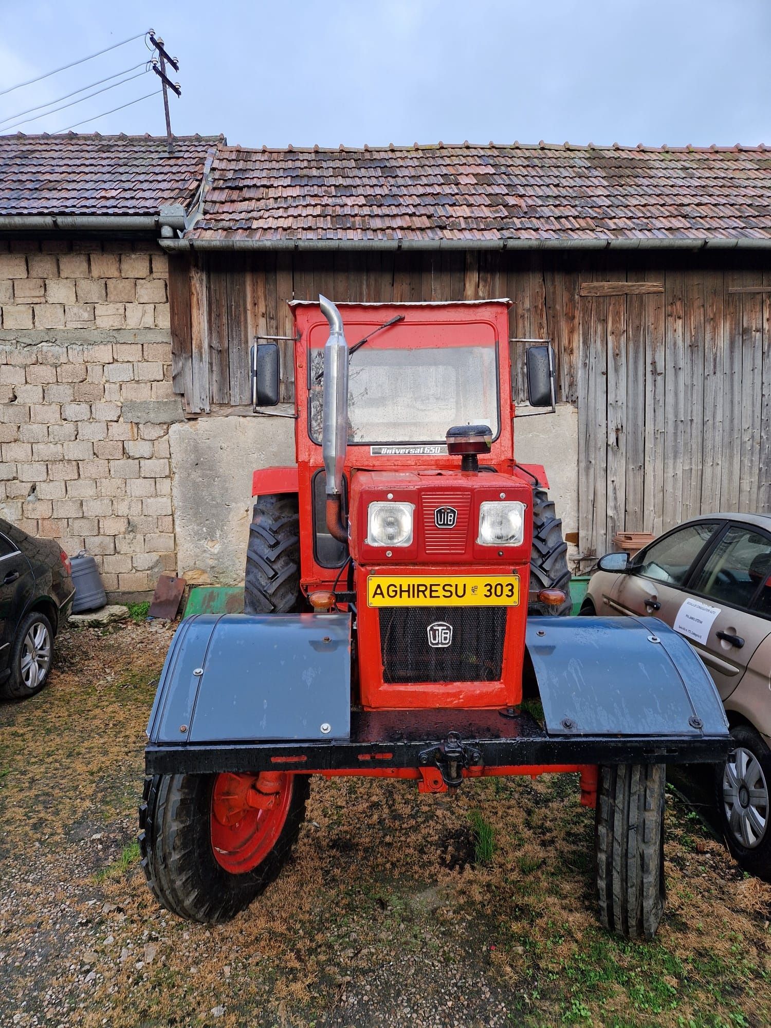 Vănd tractor utb 650