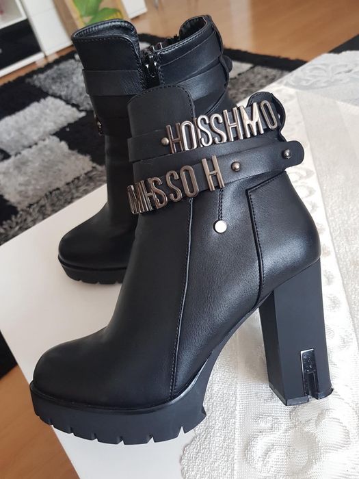 Стилни Дамски боти