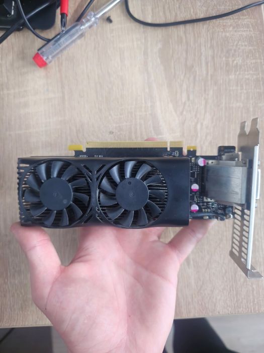 Vând 2 Placi GTX1050TI, o placa de baza și o sursa de 650