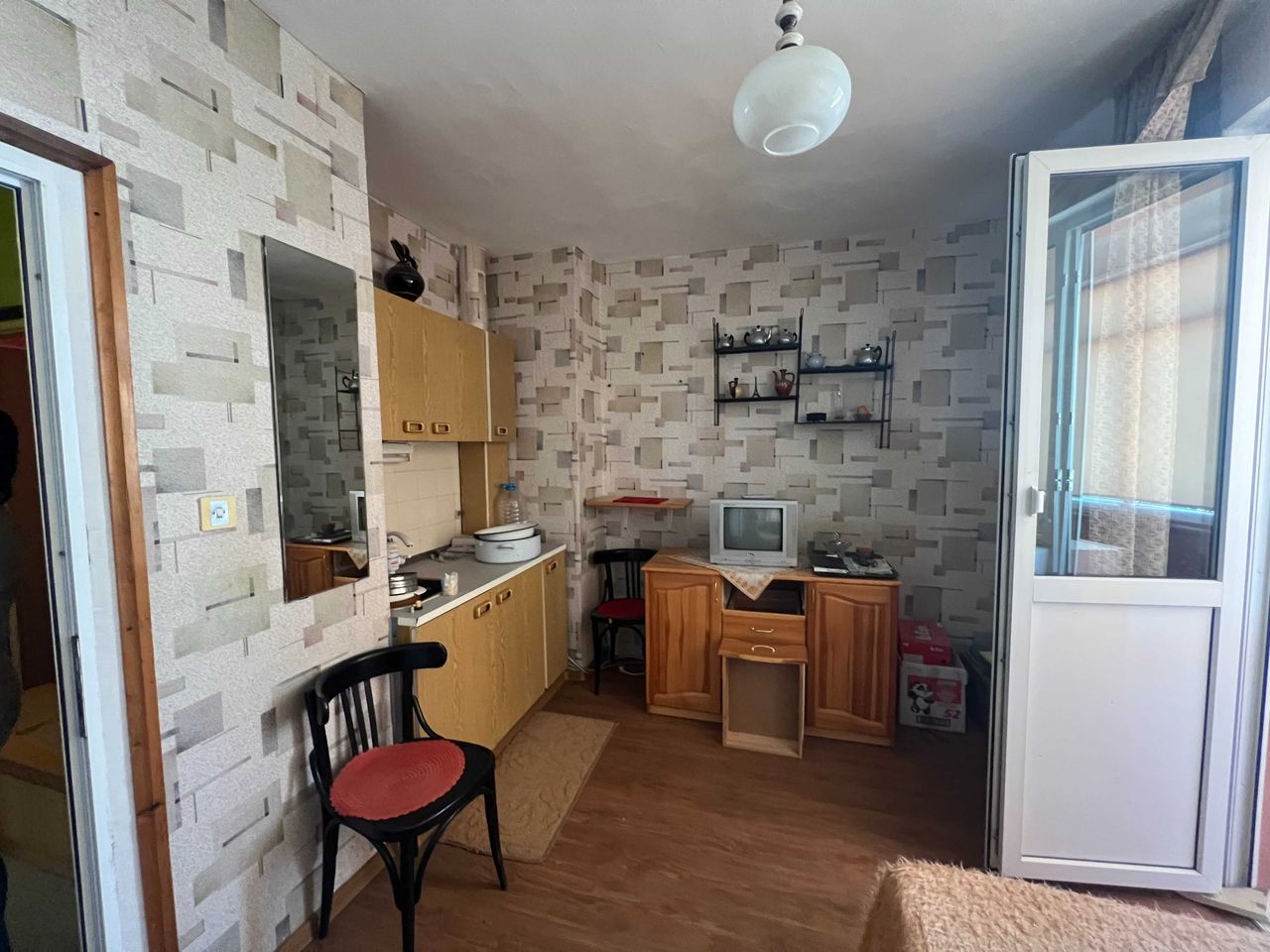 Продава се Двустаен апартамент в Добрич, Център - 65 кв.м за 1020 €/кв.м - Снимка #1