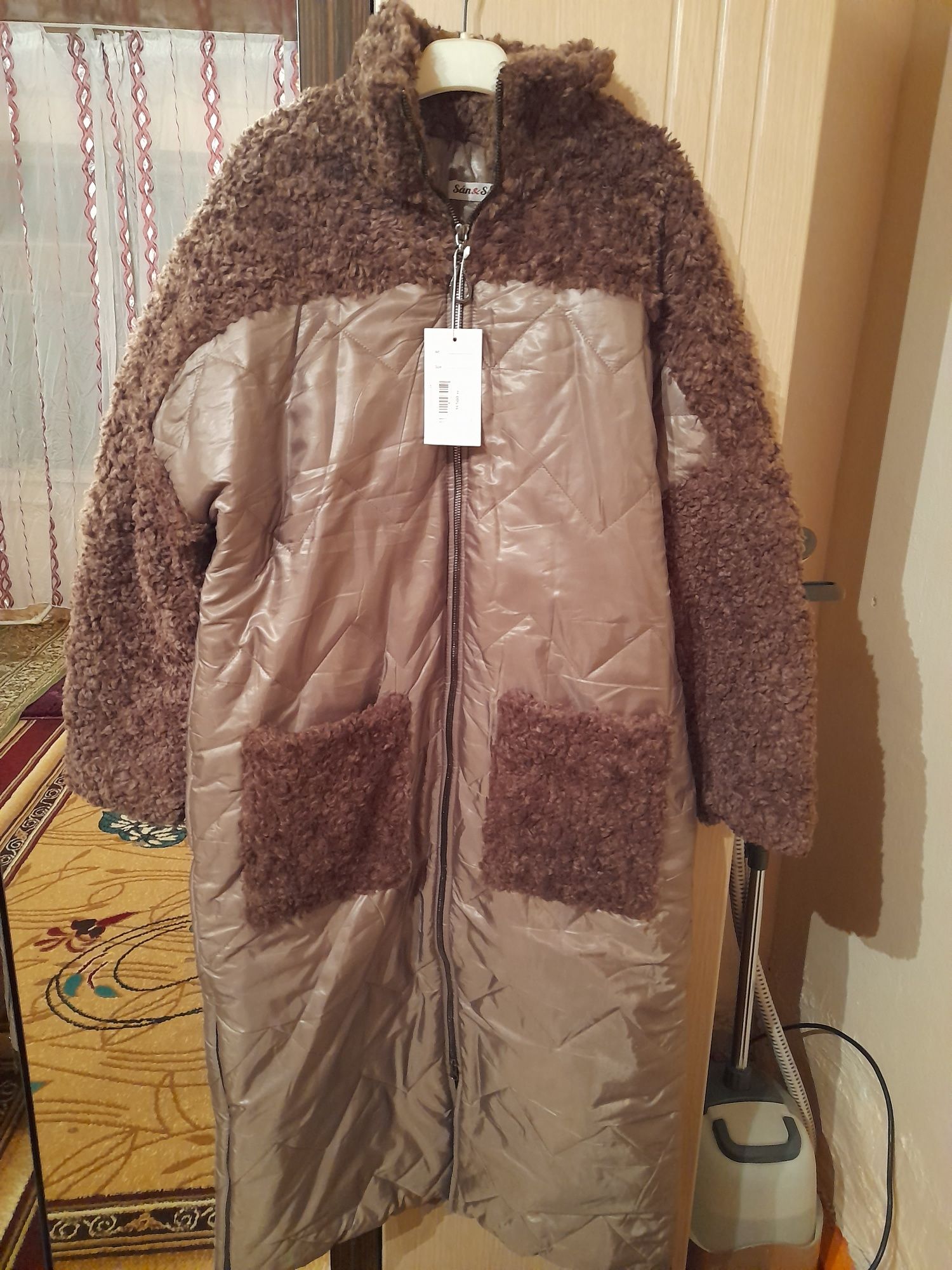 Продаю Женские куртку куплен в магазине Новая размер 48