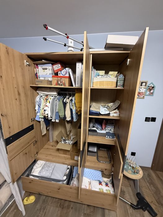 Трикрилен гардероб