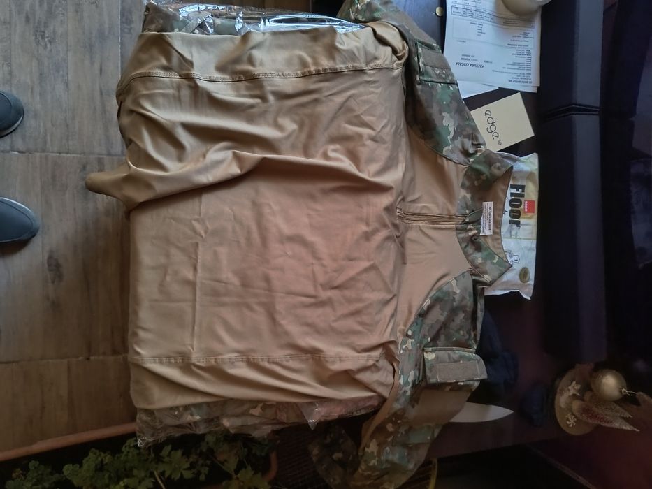 Vând ținuta militară combat și bluza tactica combat noi!