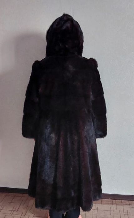 Продам две натуральные шубы