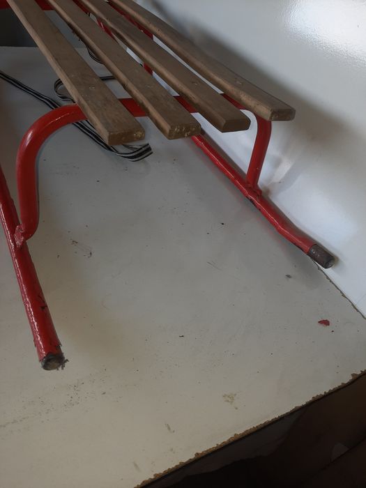 Детска метална шейна с дървена седалка