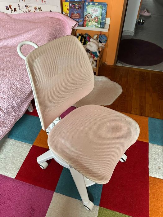 Scaun birou copii Cico Roz in stare foarte buna