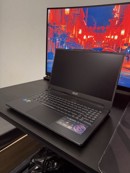 Продавам лаптоп MSI Cyborg 15 A12V + ПОДАРЪК!!!
