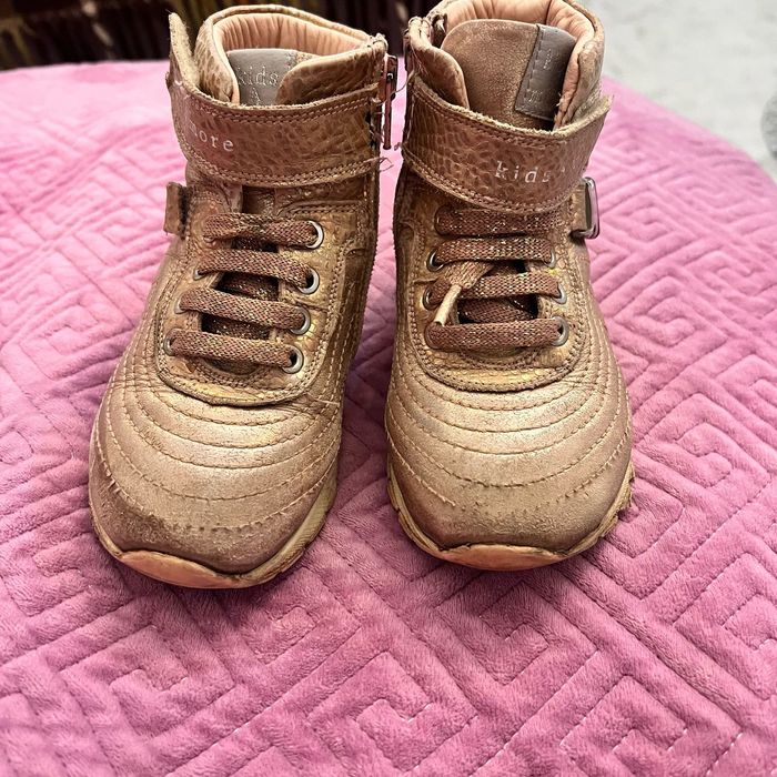 Продам детские кожаные ботинки 27 размера