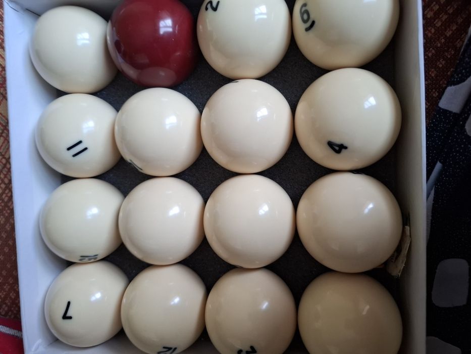 Бильярдные шары и наконечники для бильярда
