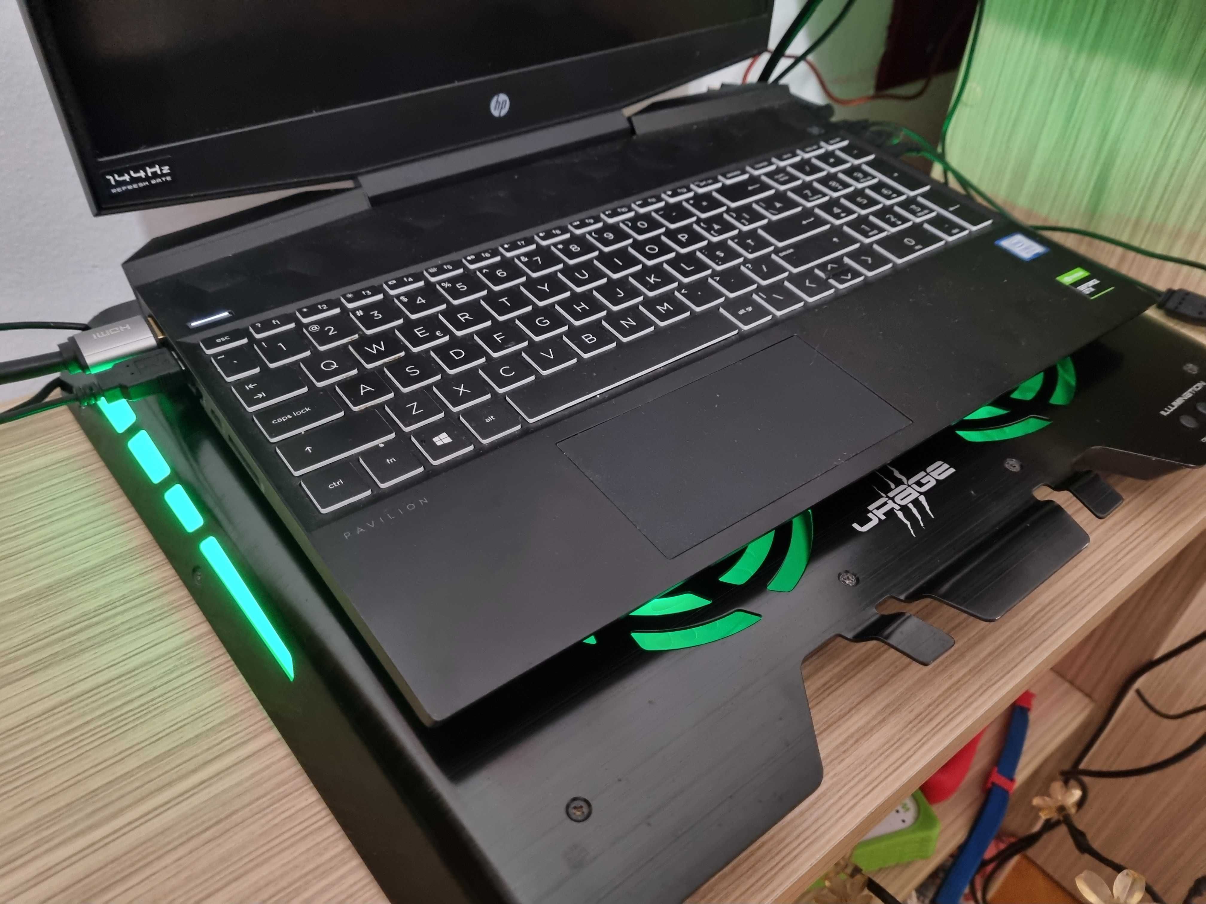 Suport laptop Urage cu lumini si ventilație