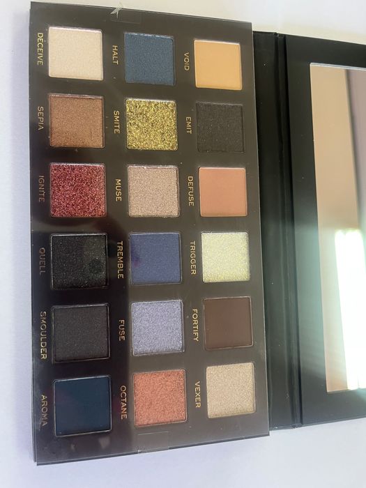 Truse de machiaj noi