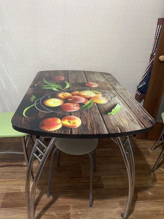 Продам кухонный стол