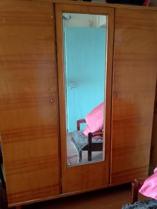 Продам хороший шифоньер цена 20000