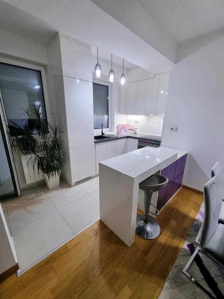 Дава се под наем Двустаен апартамент в Бургас, Изгрев - 64 кв.м за 219.3 € - Снимка #2