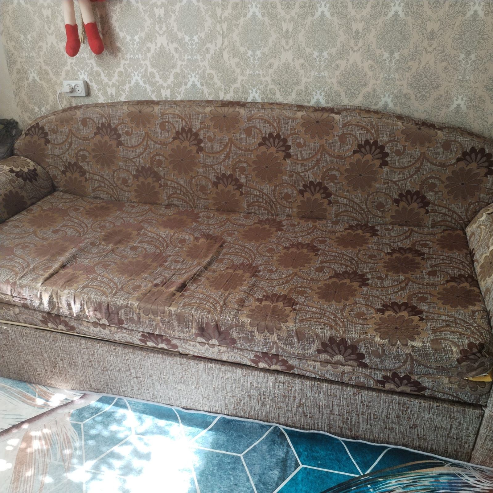 Диван в хорошем состоянии, срочно продаётся