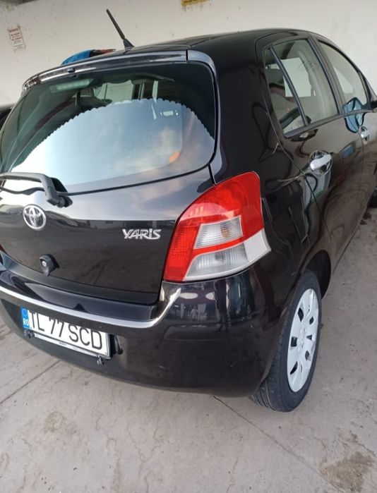 Vând Toyota Yaris 2011