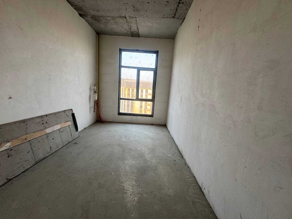 Buxoroda kvartira xonadon uy sotiladi 2 xonali .6 5 va 8 qavatlarda.