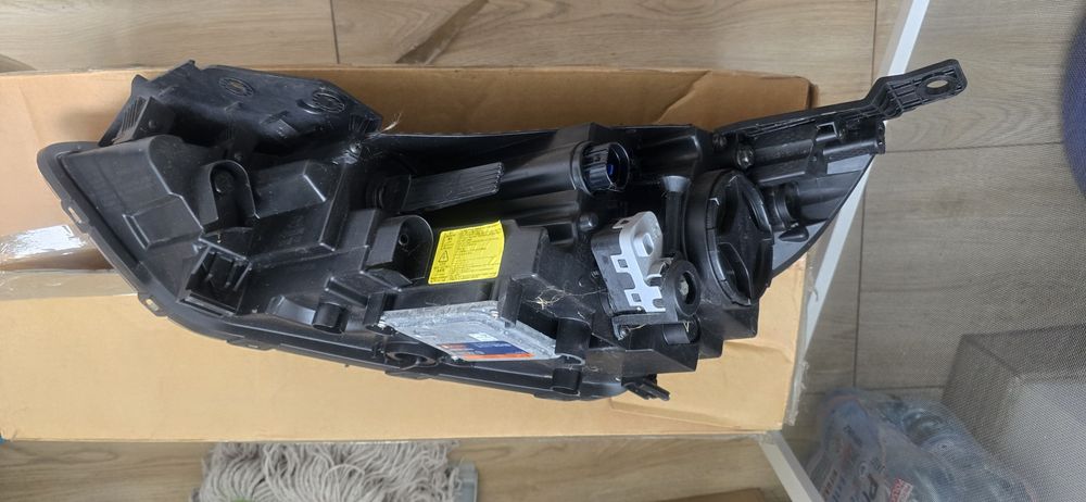 far pe partea dreapta Hyundai ioniq