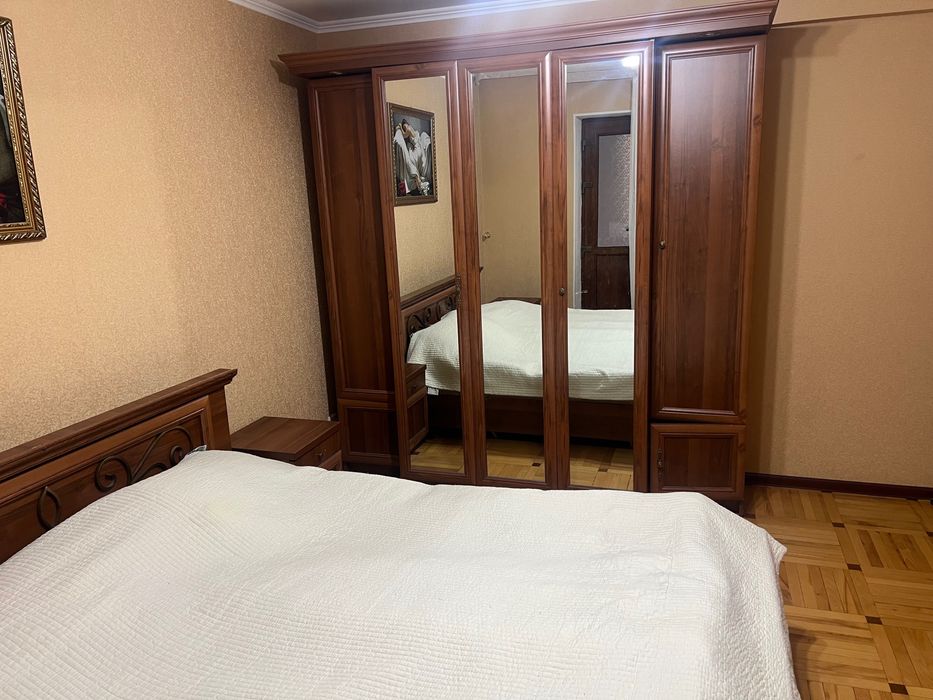 Продам спальный гарнитур