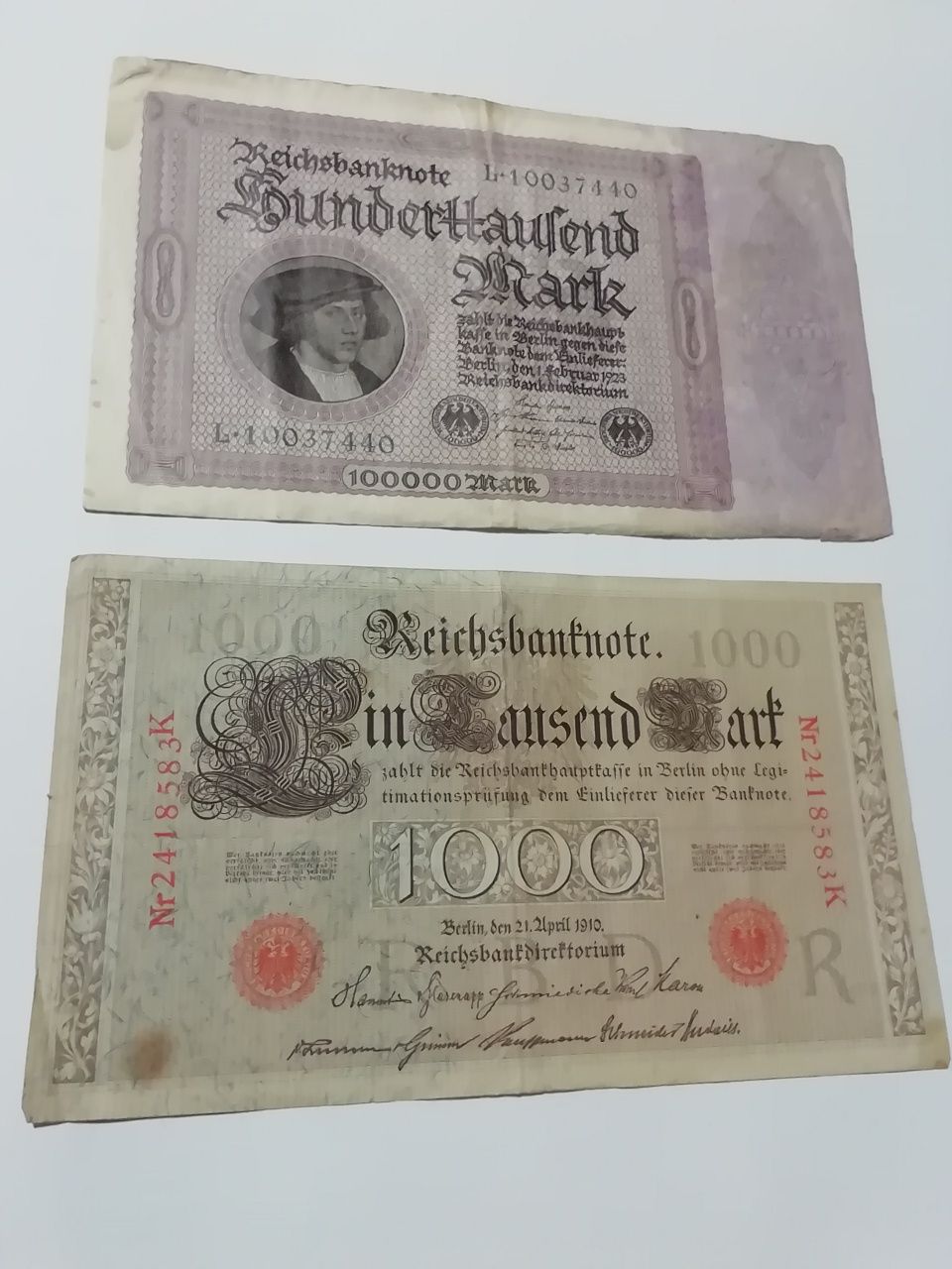Много стари хартиени пари