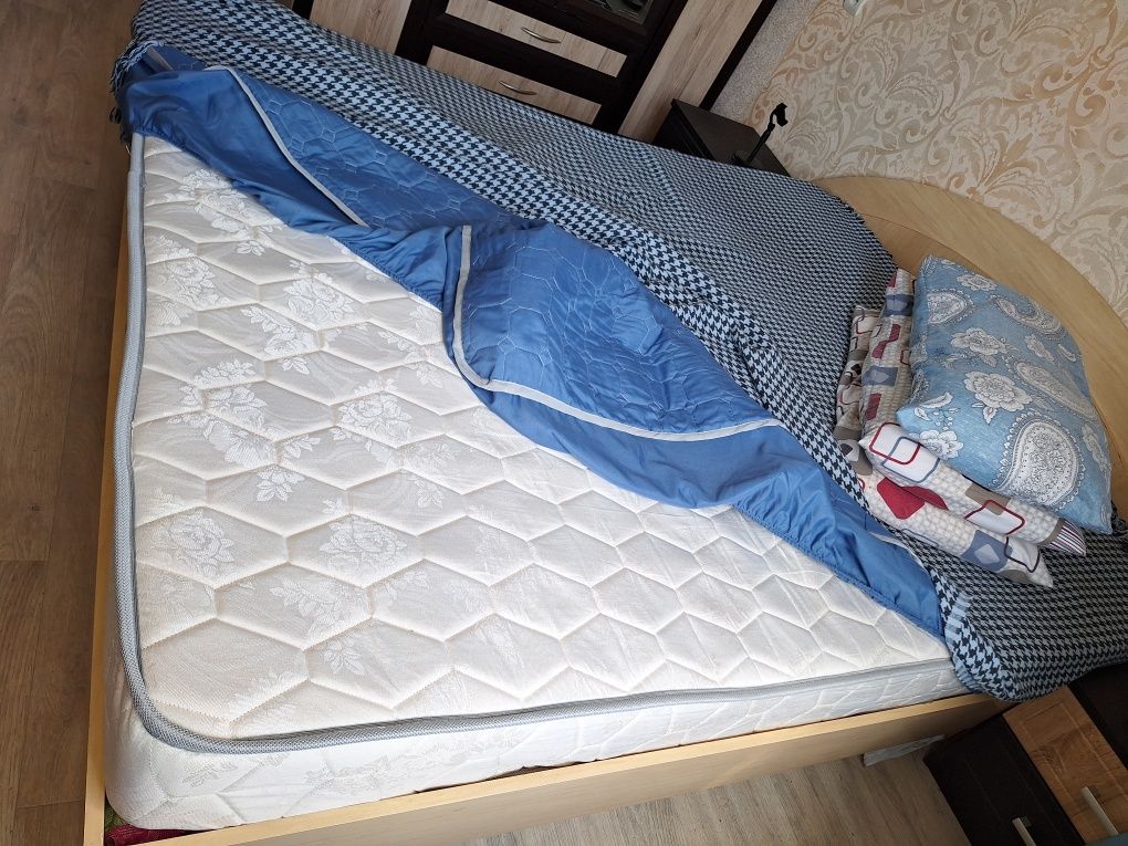 Кровать в отличном состоянии