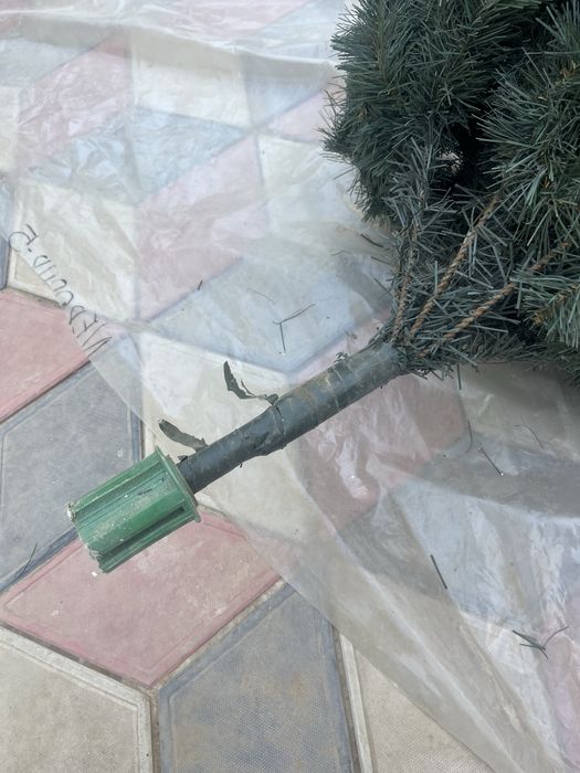 продам 1,5 метр ёлку