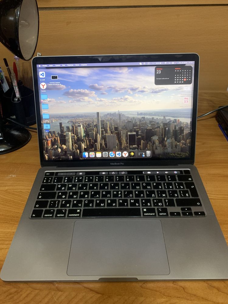 Продается MacBook pro 2020 inch13