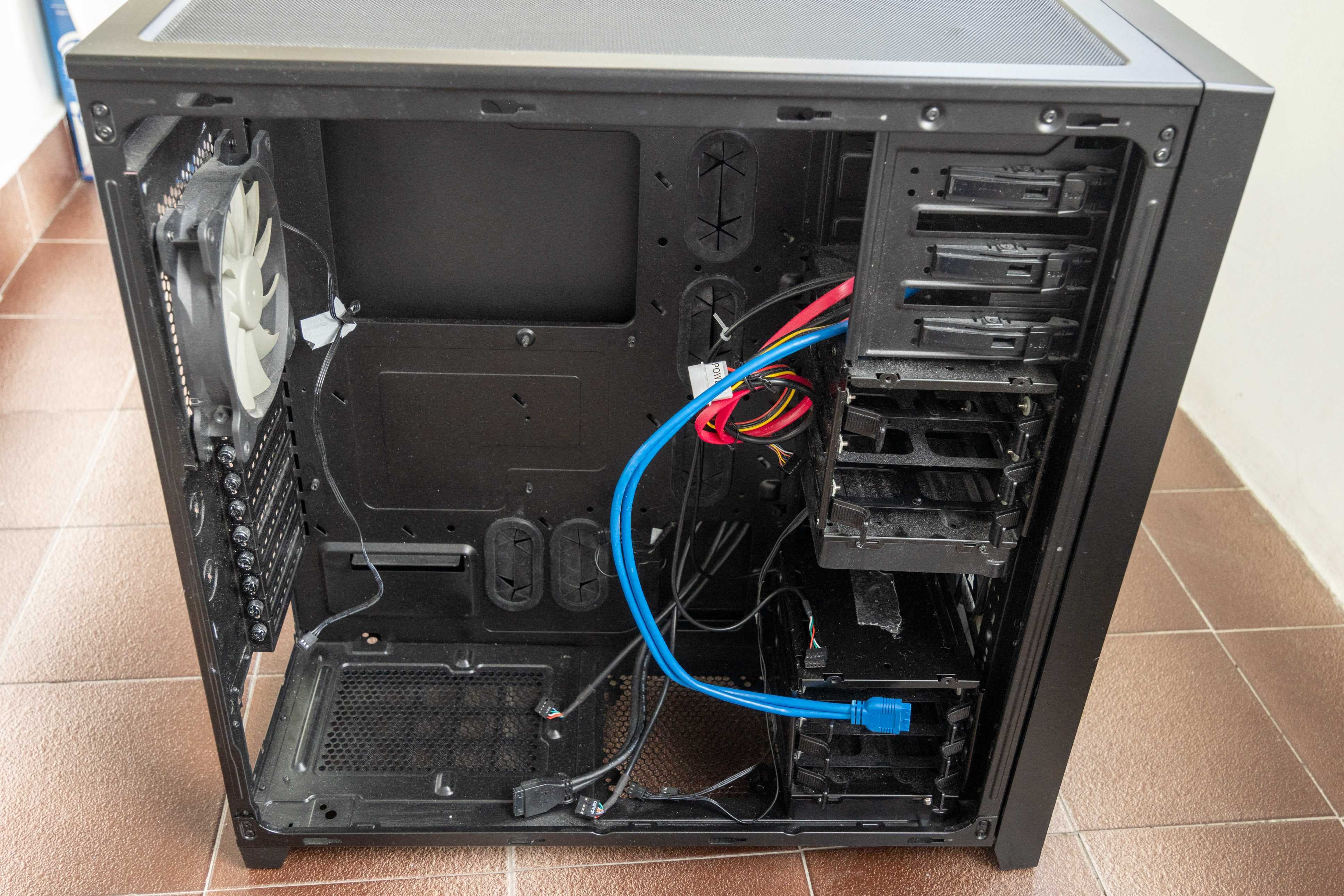 Кутия Corsair 750D Airflow