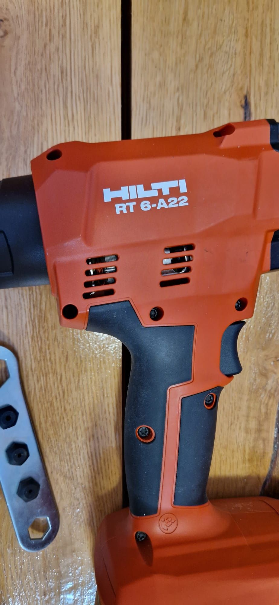 Hilti pistol de popnituri pe acumulator