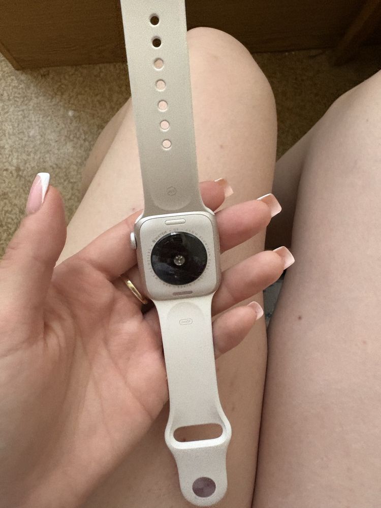 Apple watch SE часовник