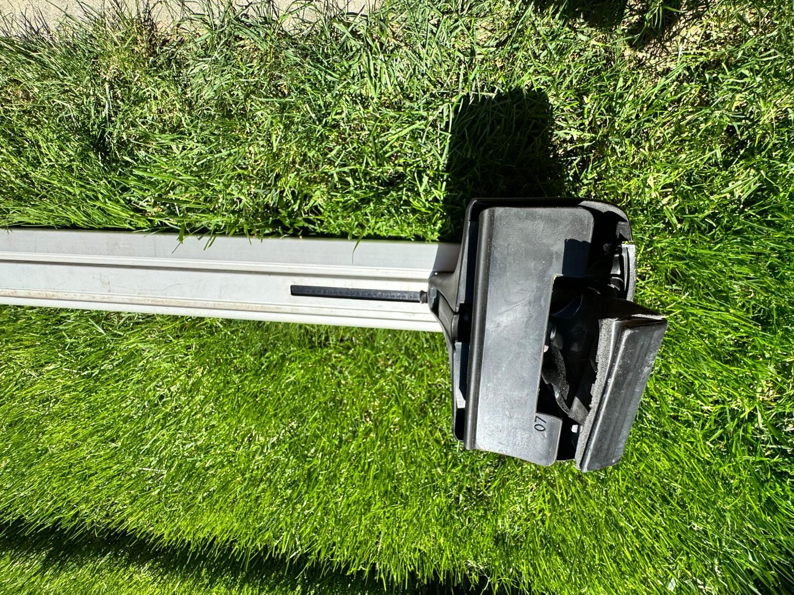 Vand bare Thule cu prinderi Toyota Avensis T27