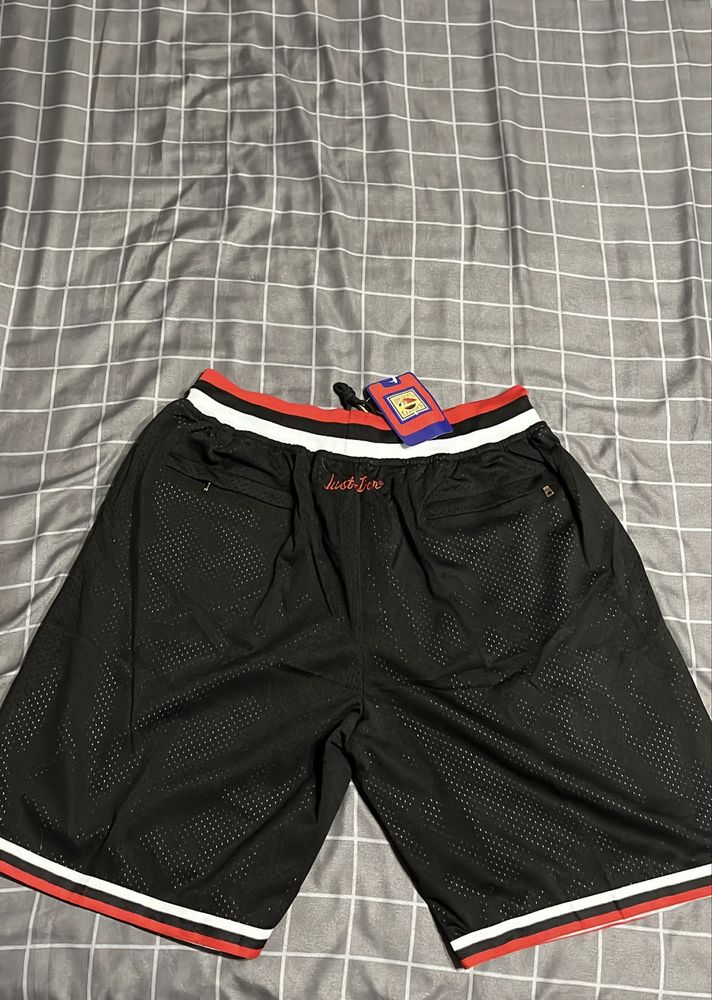 Чисто нови шорти на BULLS 2XL