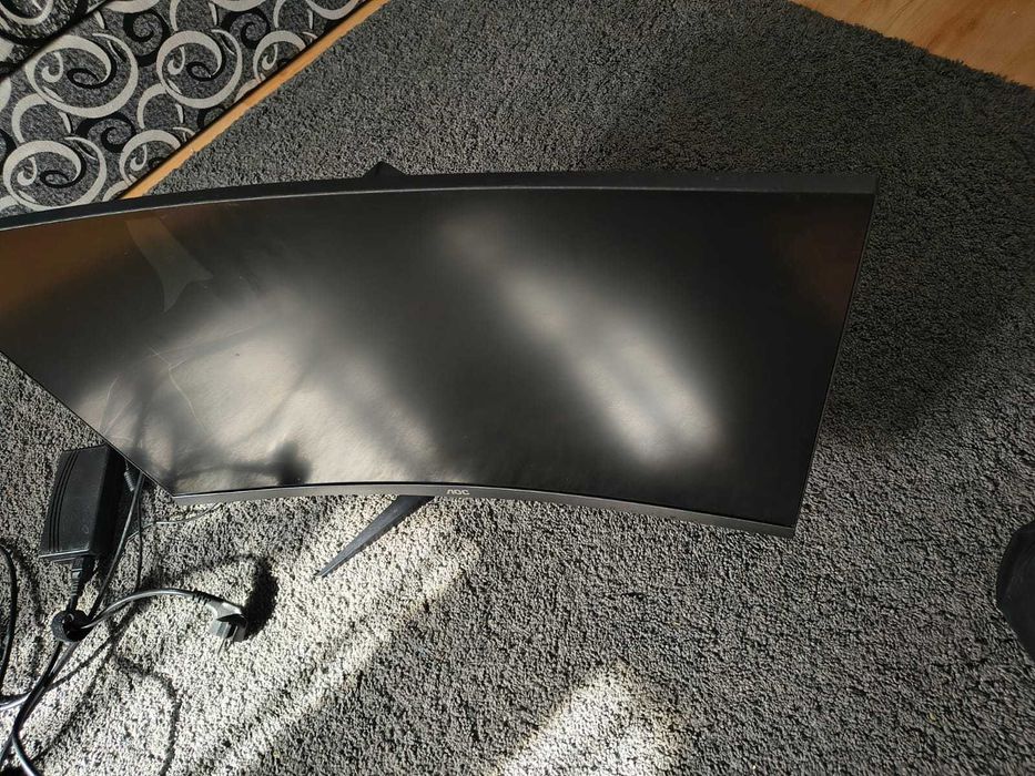 Vand monitor curbat de gaming aoc