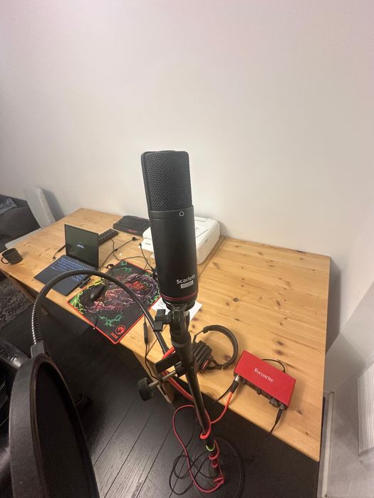 Microfon Studio + Focusrite