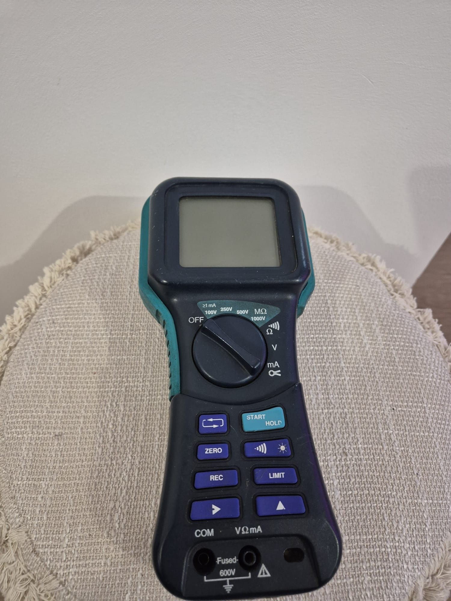 Lem iso tel 500 megohmetru