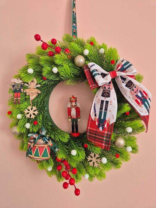 Коледни гноми и коледни венци