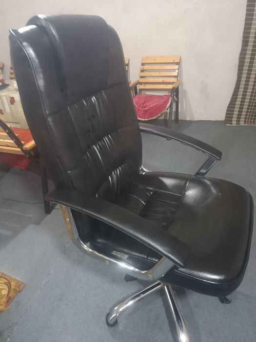 Офсние Кожанние кресло