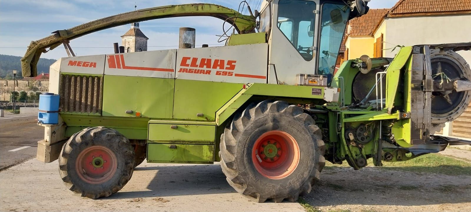 Claas Jaguar cu Heder porumb 6 rânduri