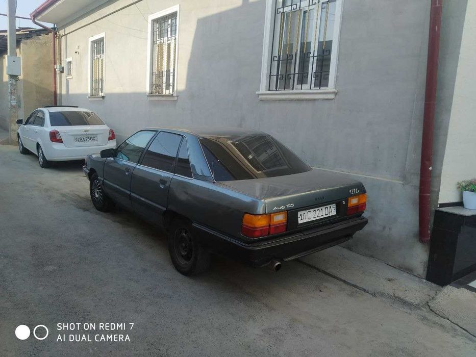 Audi 100 сотилади