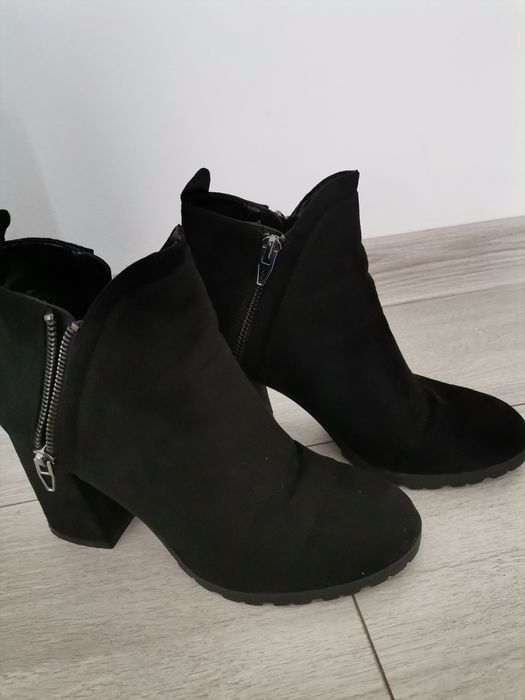 Vand 4 perechi de ghete, toate la 200 lei