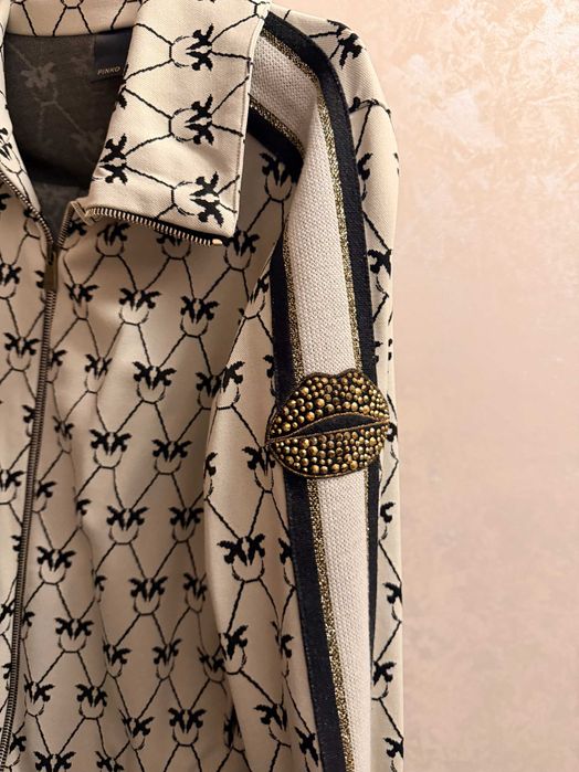 Екип на марката PINKO