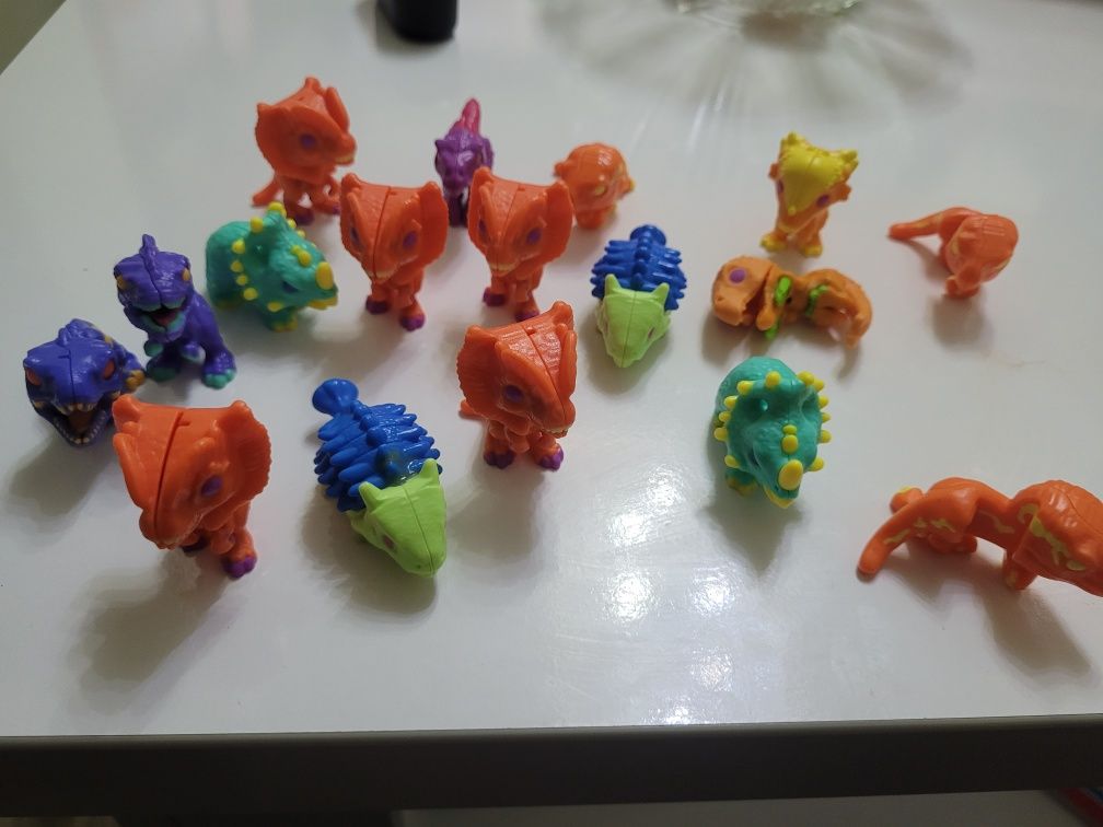 Kinder joy Динозаври